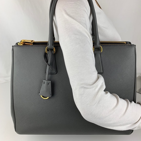 New Prada Italian Galleria Lux Double Zip Tote - Picture 4 of 8